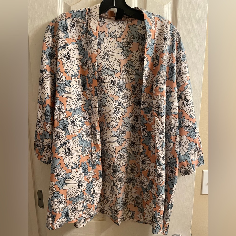Light weight floral kimono